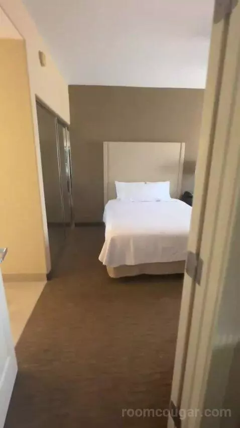2 Queen Beds 1 Bedroom Suite bed picture #2