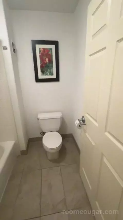 2 Queen Beds 1 Bedroom Suite bathroom picture #11