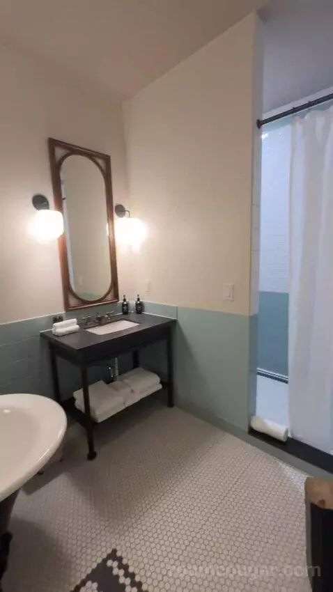 Junior Suite bathroom picture #9
