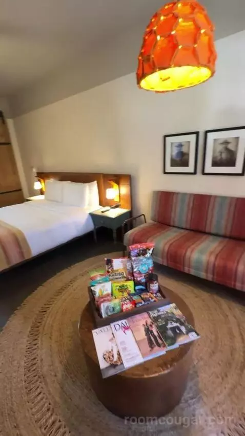 Deluxe King Room bed picture #1
