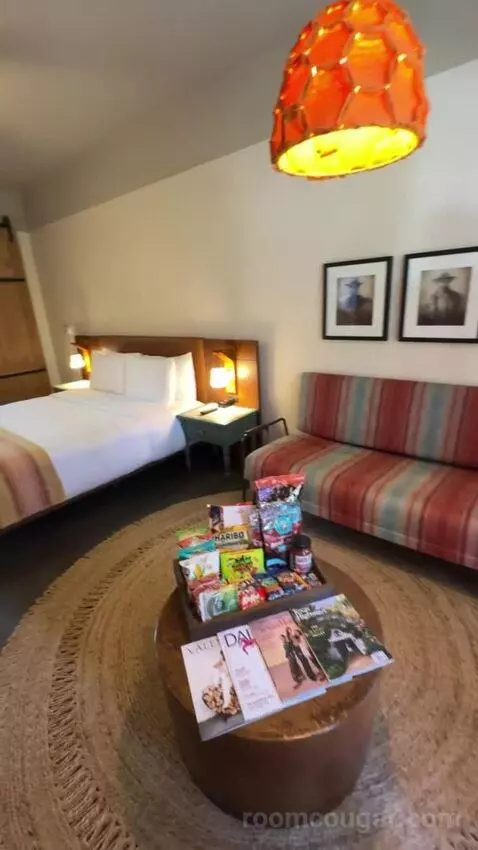 Deluxe King Room bed picture #2