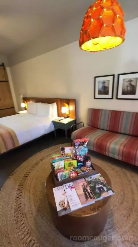 Deluxe King Room bed picture #3