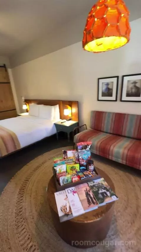 Deluxe King Room bed picture #4