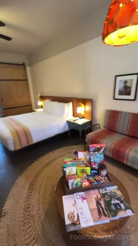 Deluxe King Room bed picture #8