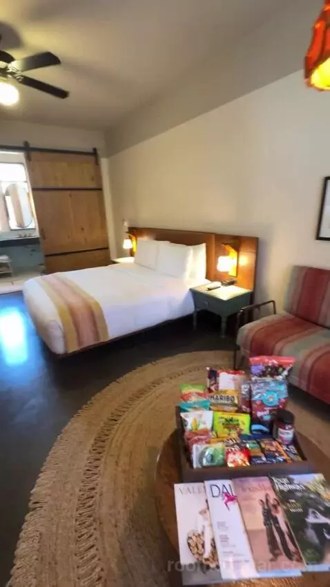 Deluxe King Room bed picture #10