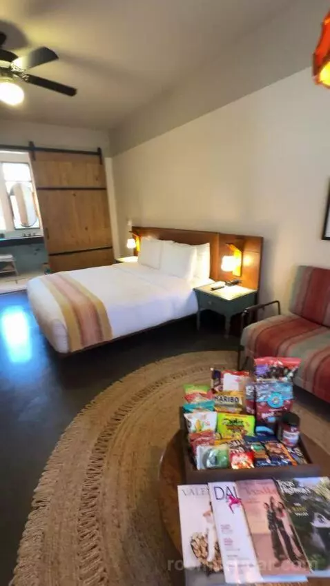 Deluxe King Room picture #4