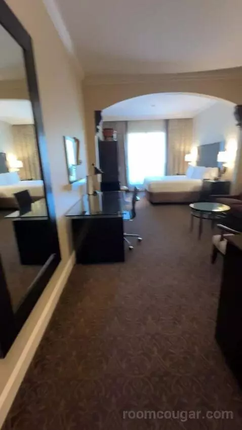 Deluxe Parlor King bed picture #1