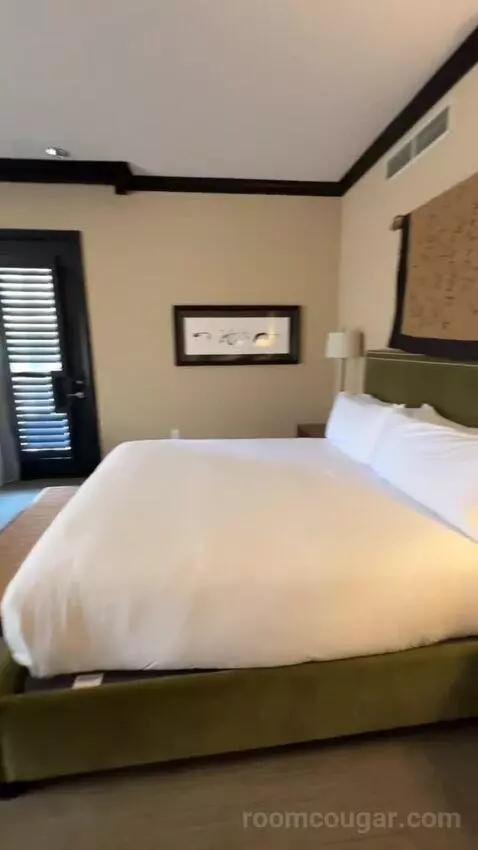 Zen Suite bed picture #3