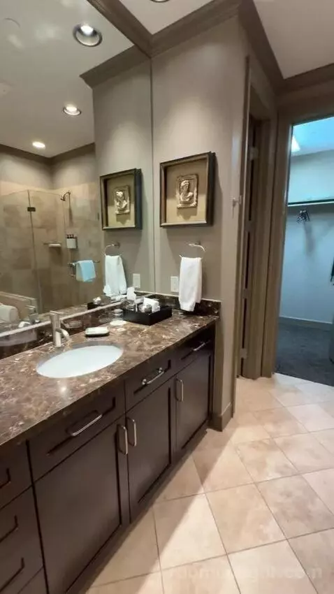 Leonardo Suite bathroom picture #1