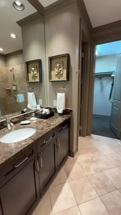Leonardo Suite bathroom picture #2