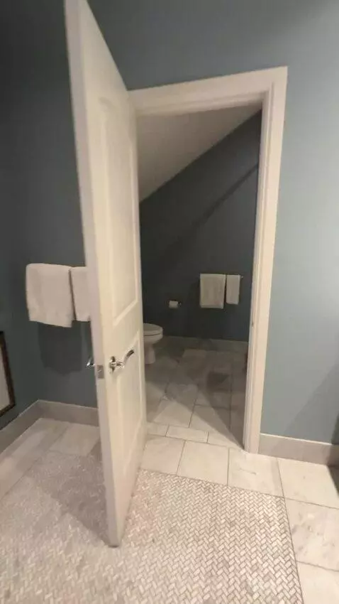 Rendez Vouz Suite bathroom picture #6