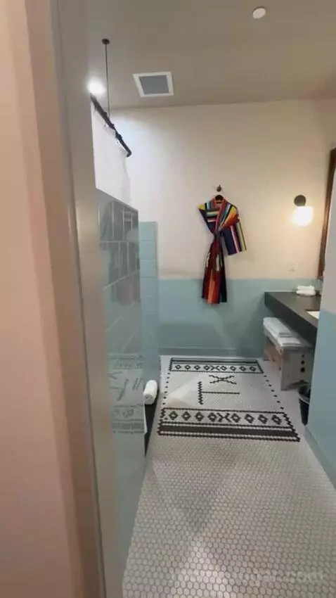 Classic Room with Two Beds bathroom picture #1
