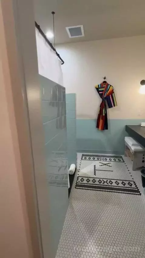 Classic Room with Two Beds bathroom picture #3