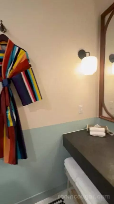 Classic Room with Two Beds bathroom picture #9