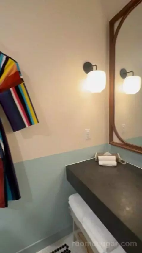 Classic Room with Two Beds bathroom picture #10