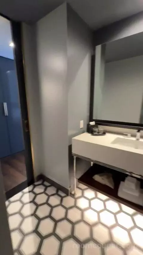 Queen Room with Two Queen Beds bathroom picture #10