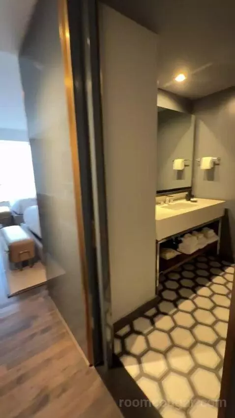 Queen Room with Two Queen Beds bathroom picture #1