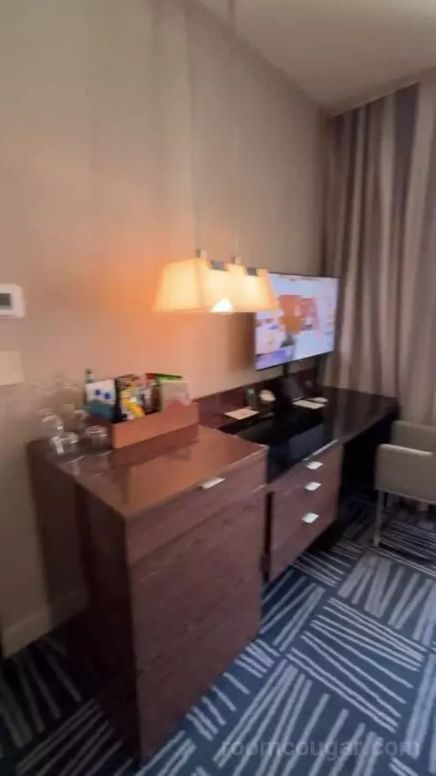 Joule Suite bed picture #6