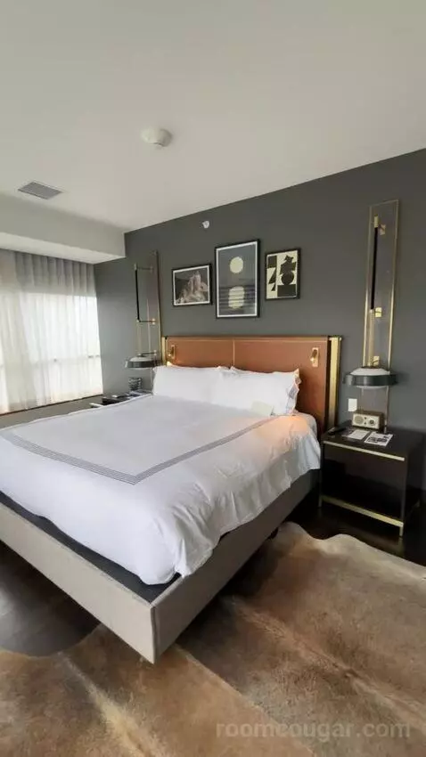 Corner Suite bed picture #2