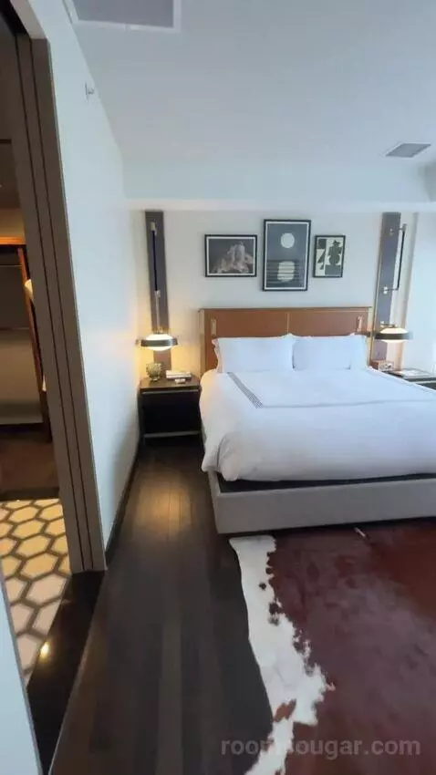 National Suite bed picture #1