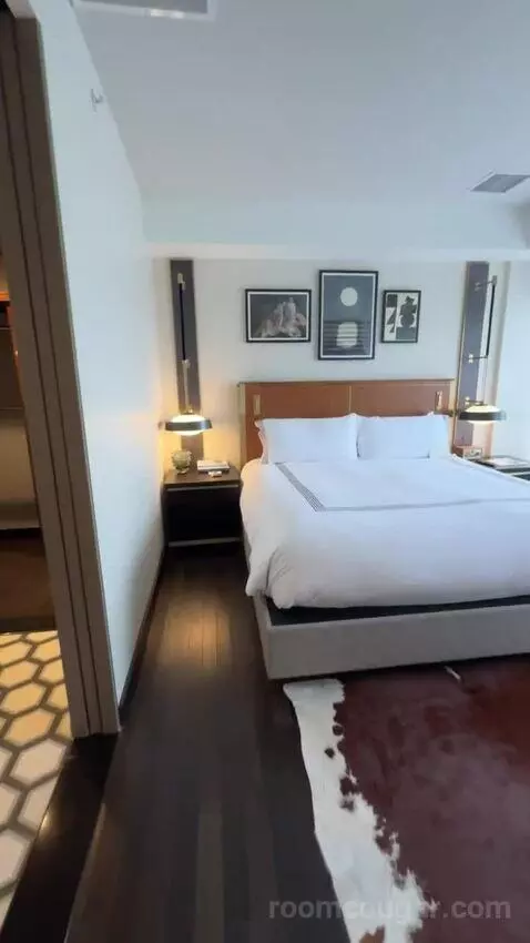 National Suite bed picture #2