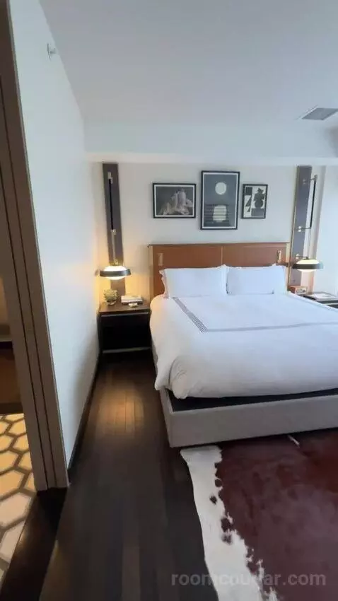 National Suite bed picture #3