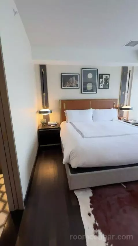 National Suite bed picture #4