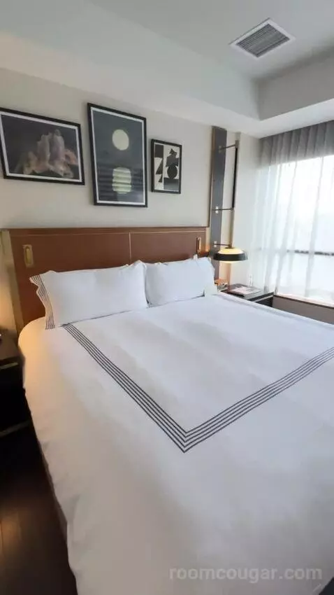 National Suite bed picture #8