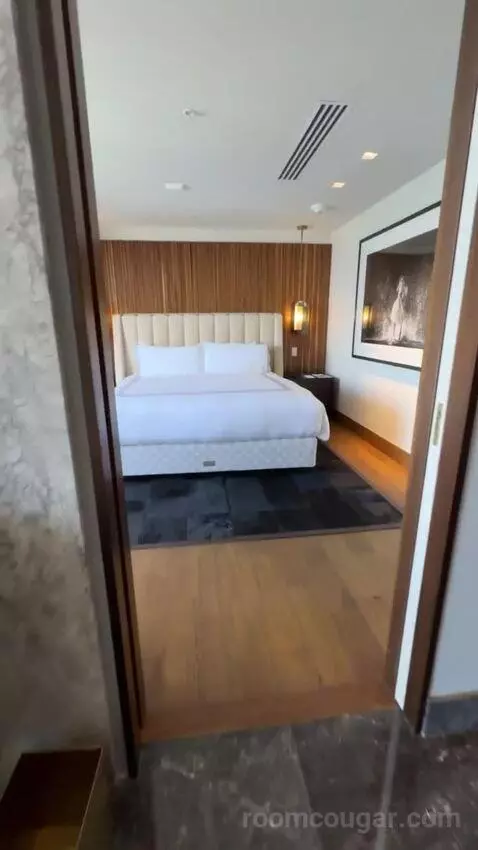 North Penthouse Suite bed picture #9