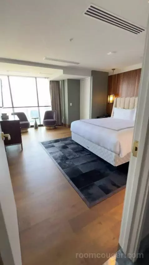 North Penthouse Suite bed picture #2