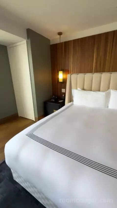 North Penthouse Suite bed picture #5