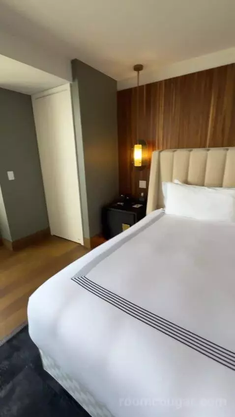 North Penthouse Suite bed picture #6