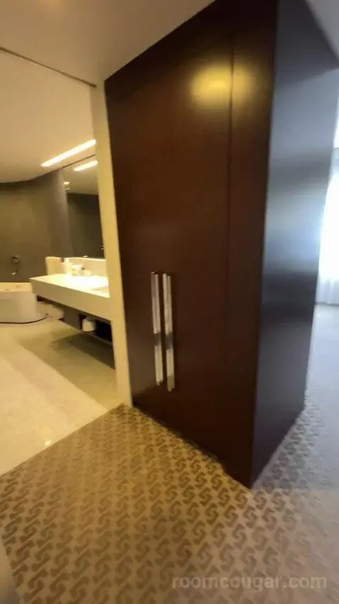 Premium Queen Room with Two Queen Beds bathroom picture #1