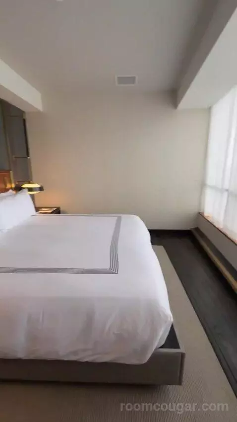 King Room bed picture #6