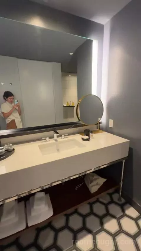 King Room bathroom picture #6