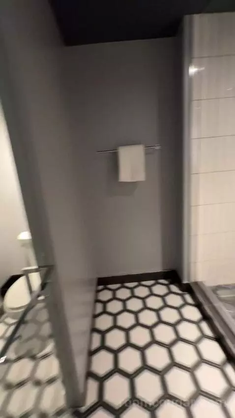King Room bathroom picture #10