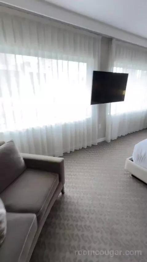 Premium King Room bed picture #1