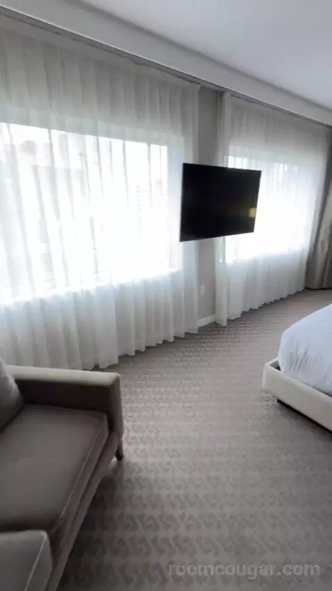 Premium King Room bed picture #2