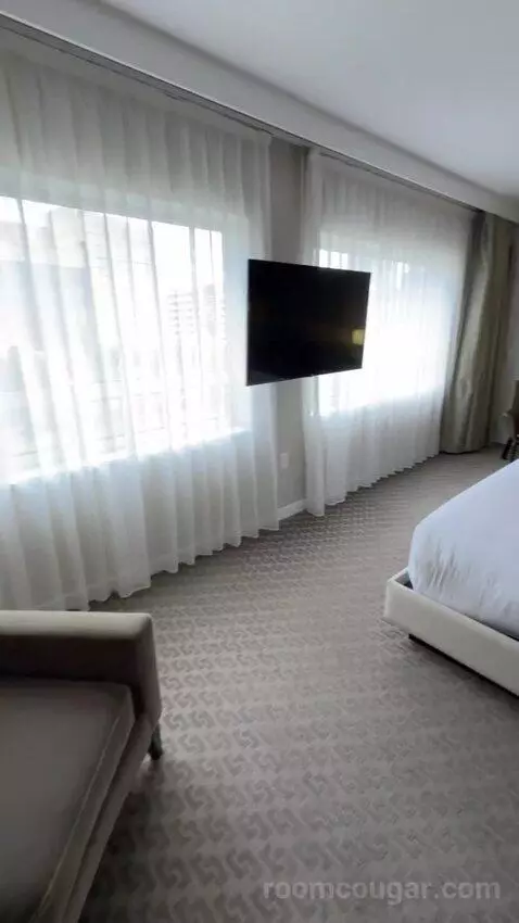 Premium King Room bed picture #3