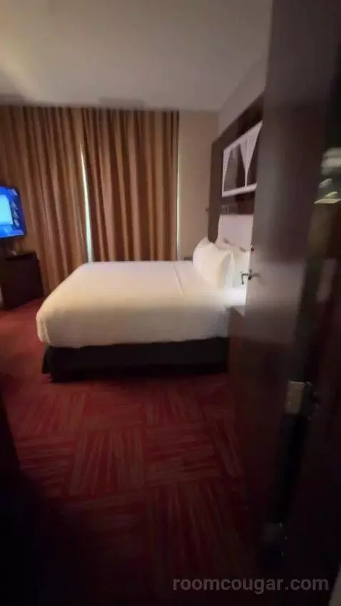 The Joule Penthouse bed picture #3