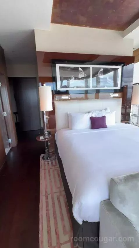 The Joule Penthouse bed picture #10