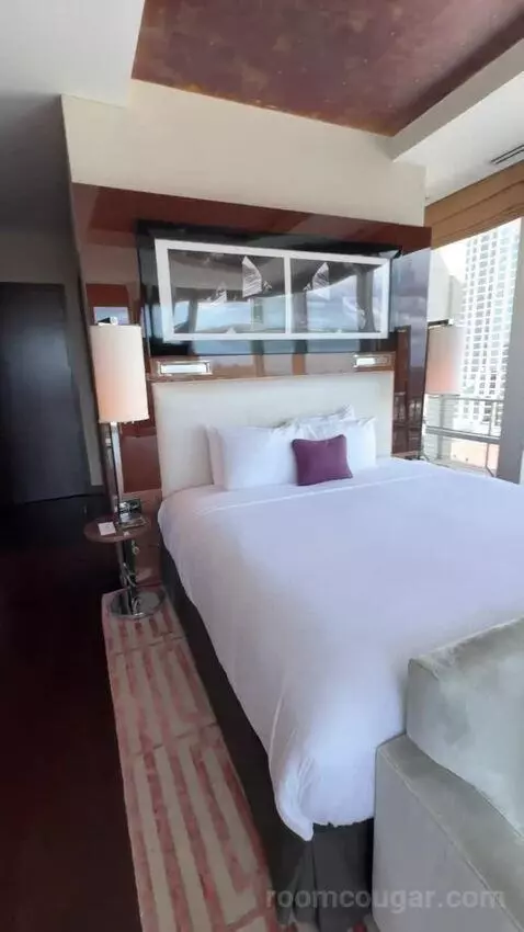The Joule Penthouse bed picture #12