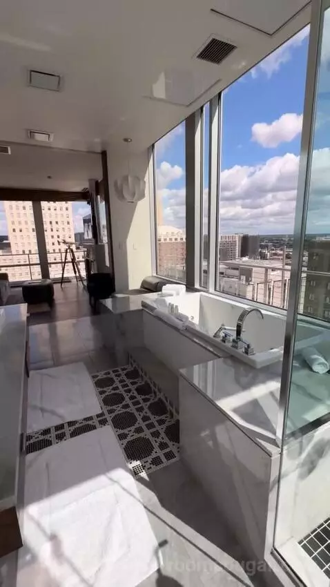 The Joule Penthouse bathroom picture #9