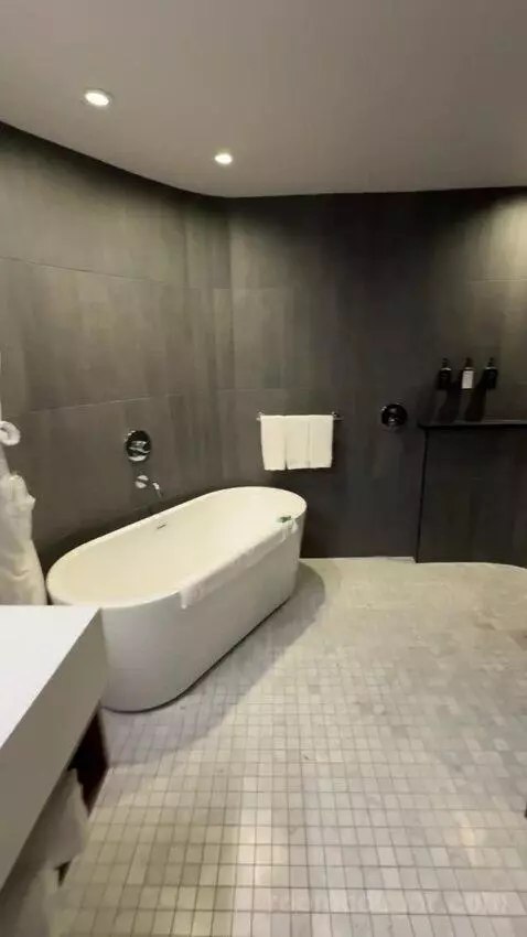 Junior Suite bathroom picture #6
