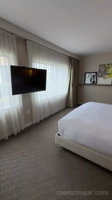 Junior Suite bed picture #3