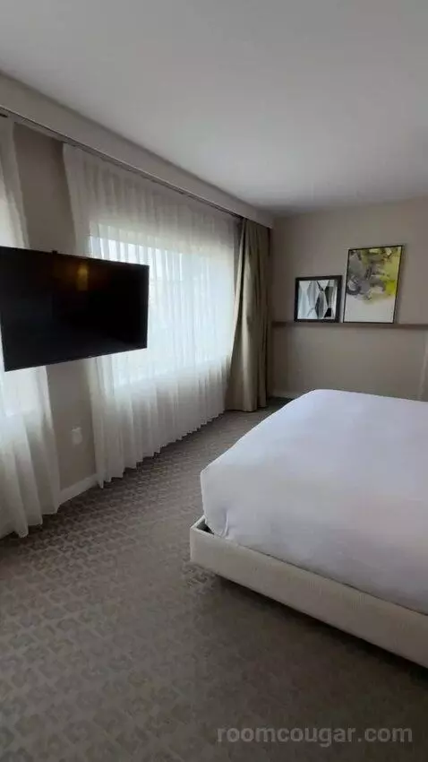 Junior Suite bed picture #4
