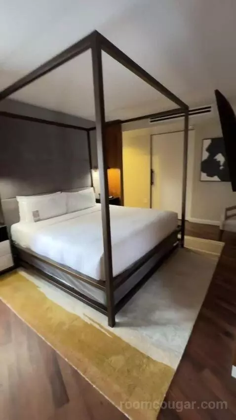 One-Bedroom Presidential King Suite bed picture #1