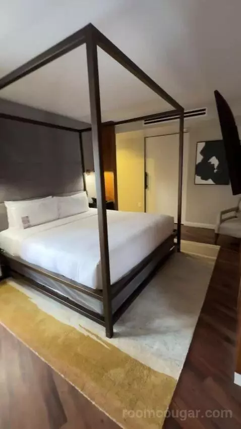 One-Bedroom Presidential King Suite bed picture #2
