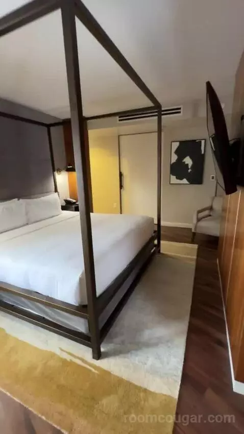 One-Bedroom Presidential King Suite bed picture #5