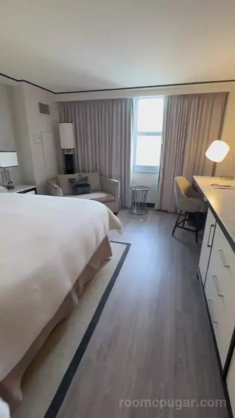 King Room with City View bed picture #11